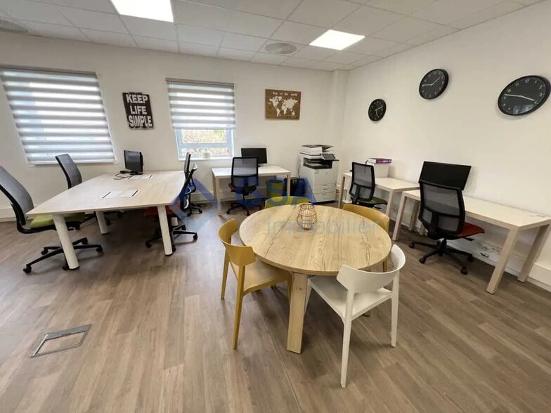 Office in Milly-la-Forêt for sale - Building Photo - Image 2 of 8