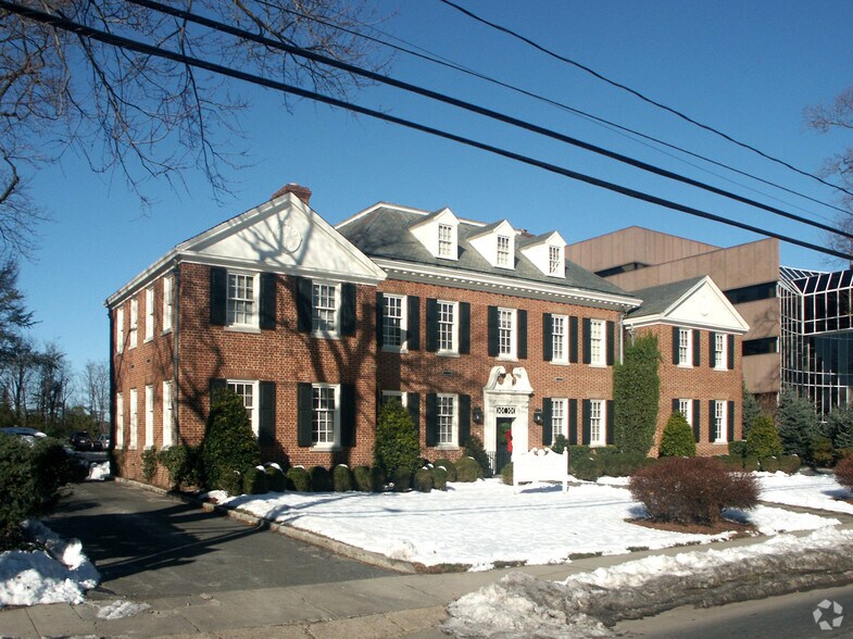 88 Field Point Rd, Greenwich, CT à louer - Photo du bâtiment - Image 2 de 4