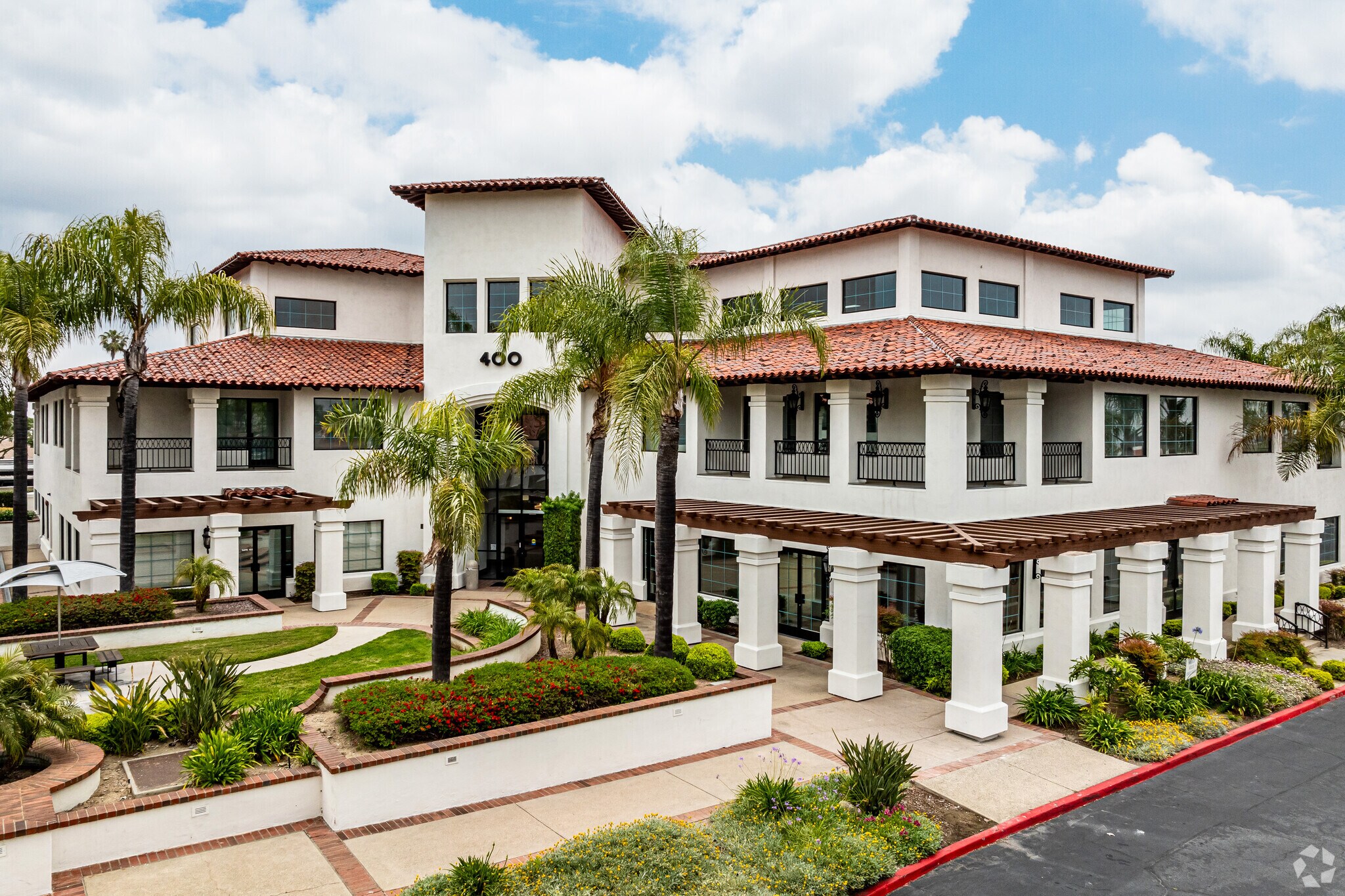 400 N Mountain Ave, Upland, CA à louer Photo principale- Image 1 de 8