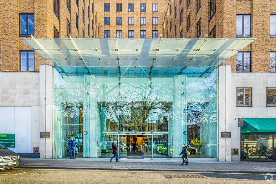 Berkeley Sq, Londres à louer - Photo du bâtiment - Image 2 de 42