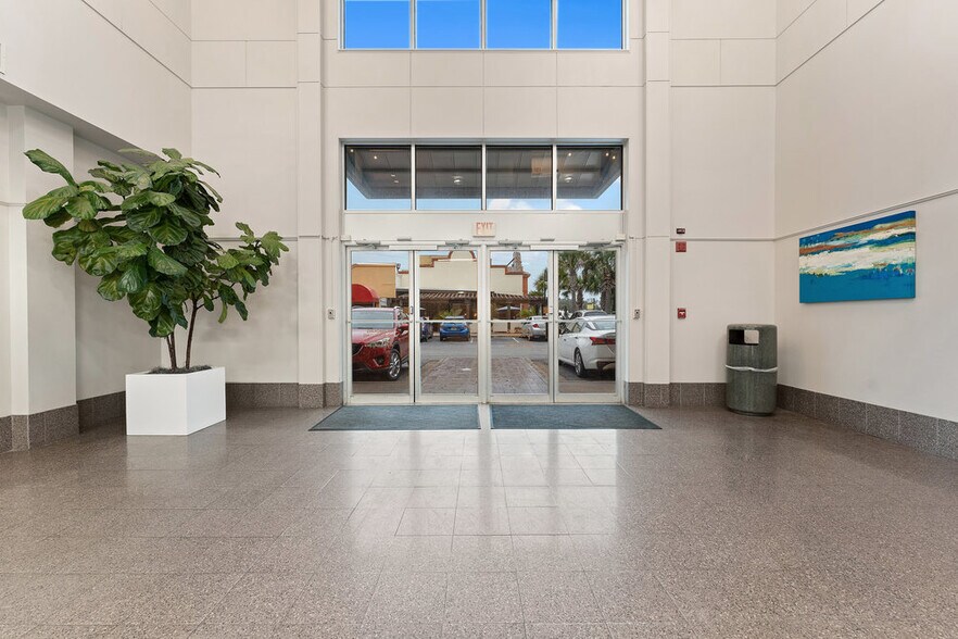 7282 Plantation Rd, Pensacola, FL à louer - Hall d’entrée - Image 2 de 8