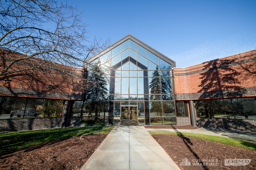 1000-3000 Apollo Dr, Brook Park, OH à louer - Photo du bâtiment - Image 3 de 18