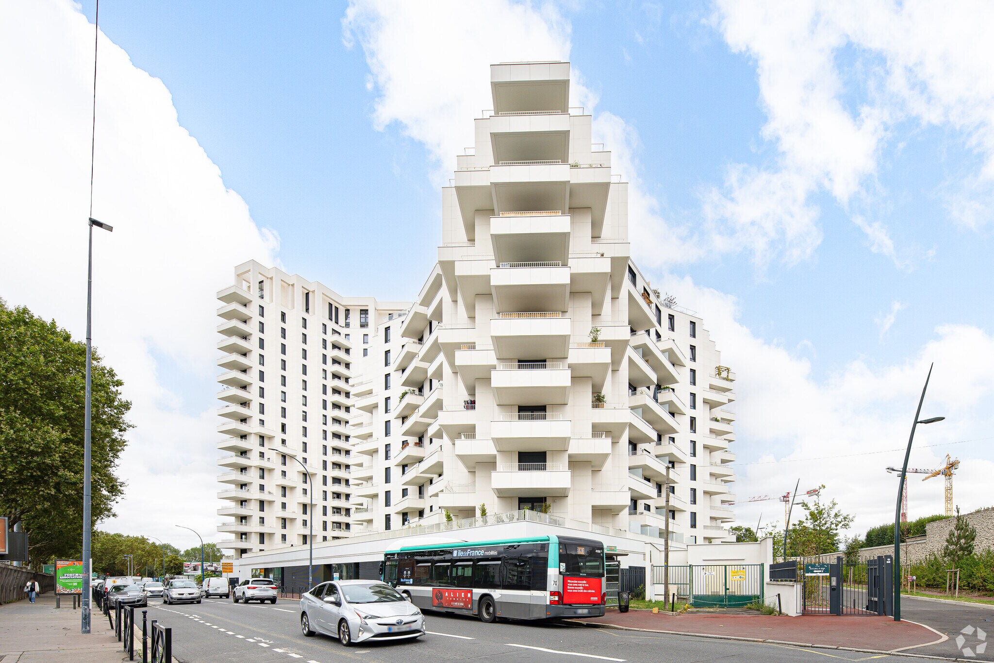 90 Rue Du Général Roguet, Clichy for lease Primary Photo- Image 1 of 3