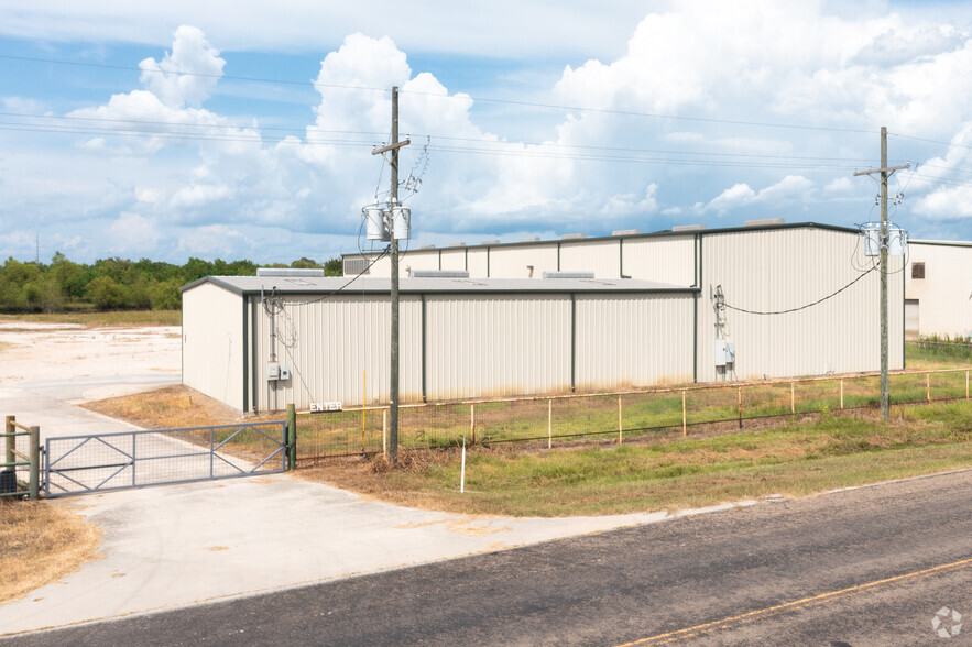 9556 FM 1960, Dayton, TX à louer - Photo du bâtiment - Image 3 de 21