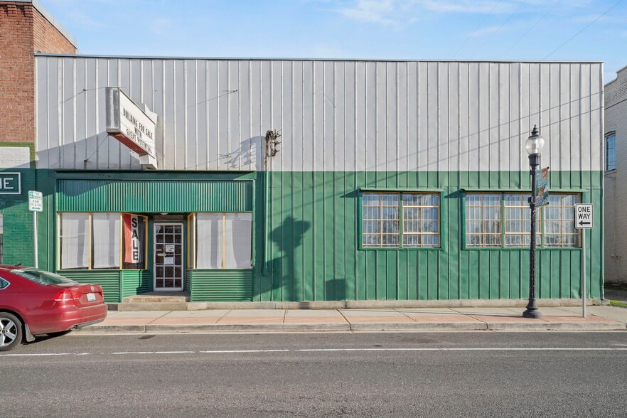 4916-4920 N Market St portfolio of 2 properties for sale on LoopNet.ca - Primary Photo - Image 2 of 12