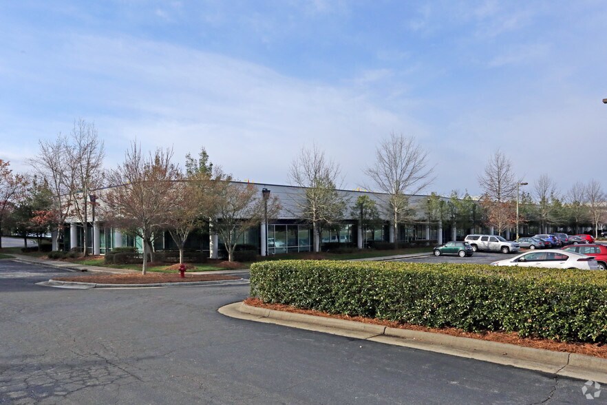 407 Davis Dr, Morrisville, NC for lease - Building Photo - Image 3 of 11