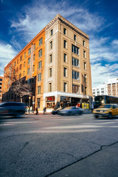 601 Elm St, Dallas, TX à vendre - Photo du bâtiment - Image 2 de 8