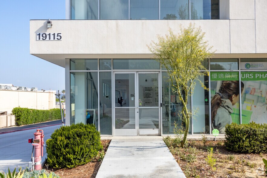 19115-19117 Colima Rd, Rowland Heights, CA à louer - Photo du bâtiment - Image 2 de 19