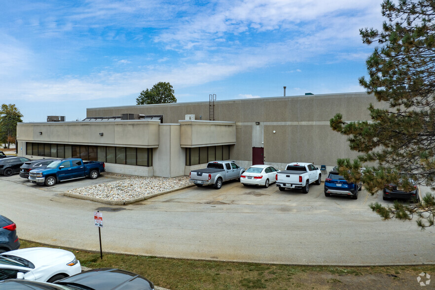 7381 Pacific Cir, Mississauga, ON for lease - Building Photo - Image 2 of 4