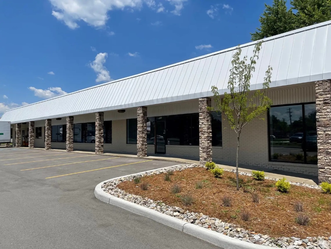 2614 Charlestown Rd, New Albany, IN for lease Primary Photo- Image 1 of 6