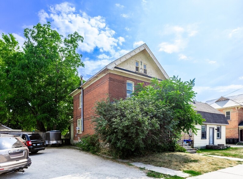 160-180 First St portefeuille de 4 propriétés à vendre sur LoopNet.ca - Photo du bâtiment - Image 3 de 40