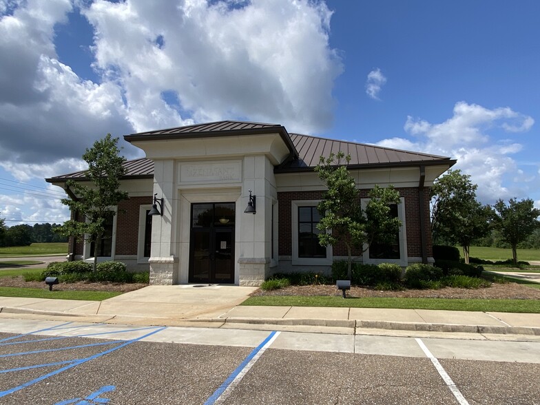 1934 Spillway Rd, Brandon, MS for sale - Building Photo - Image 1 of 1