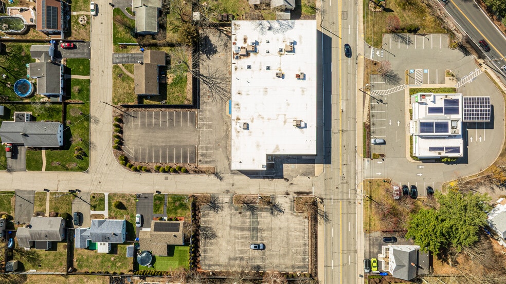 376 Newport Ave, Rumford, RI for sale - Building Photo - Image 2 of 6