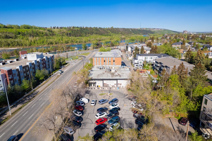 2530 Kensington Rd NW, Calgary, AB à vendre - Photo principale - Image 1 de 4