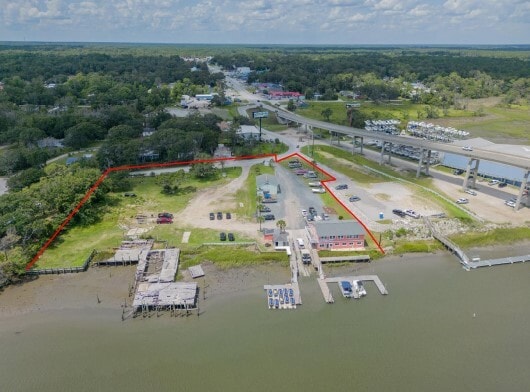 Cedar Landing Marina portefeuille de 2 propriétés à vendre sur LoopNet.ca Aérien- Image 1 de 6