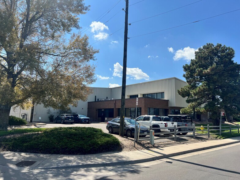 5870 E 56th Ave, Commerce City, CO à louer - Photo du bâtiment - Image 2 de 4