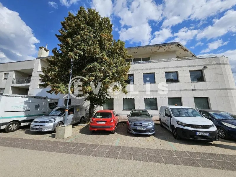 Flex in Sceaux for lease Building Photo- Image 1 of 26