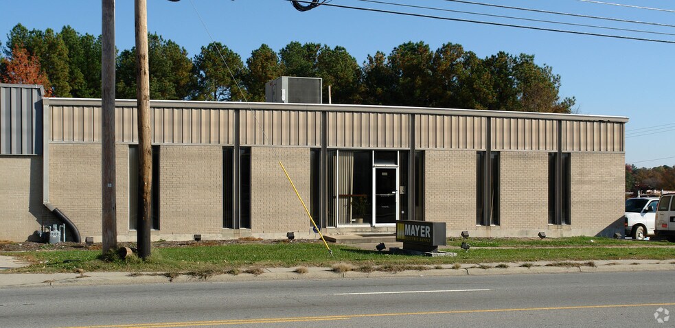 3140 Hillsborough Rd, Durham, NC à louer - Photo du bâtiment - Image 2 de 10