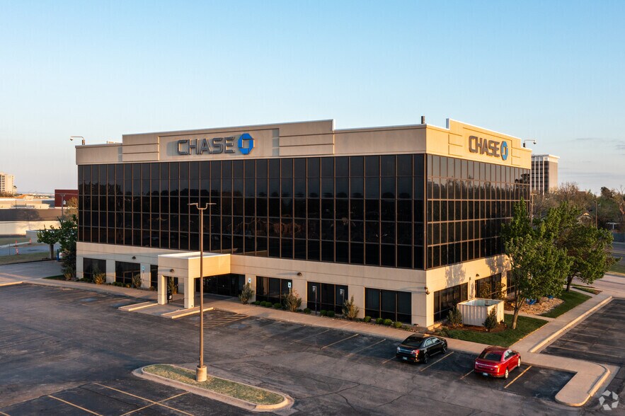 6303 N Portland Ave, Oklahoma City, OK à louer - Photo du bâtiment - Image 3 de 8