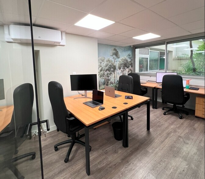 Office in Paris for lease - Interior Photo - Image 3 of 6