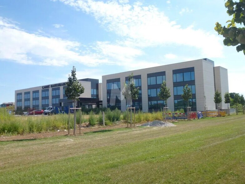 Bureau dans Lieusaint à louer - Photo du bâtiment - Image 2 de 11