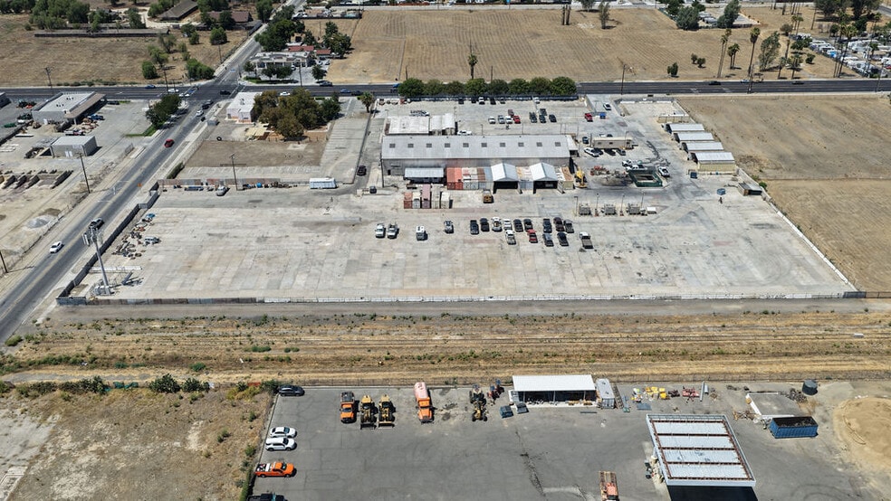 170 E Oakland Ave, Hemet, CA for lease - Building Photo - Image 3 of 4
