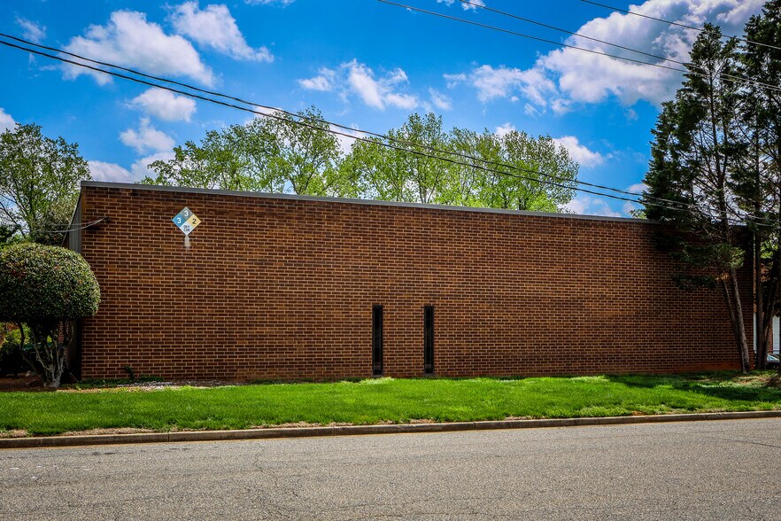 2651 Bagby Ln, Charlotte, NC à vendre - Photo du bâtiment - Image 2 de 7