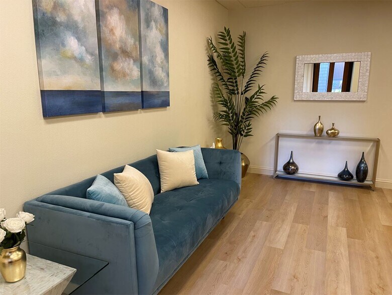 1000 Quail St, Newport Beach, CA à louer - Photo du bâtiment - Image 1 de 13