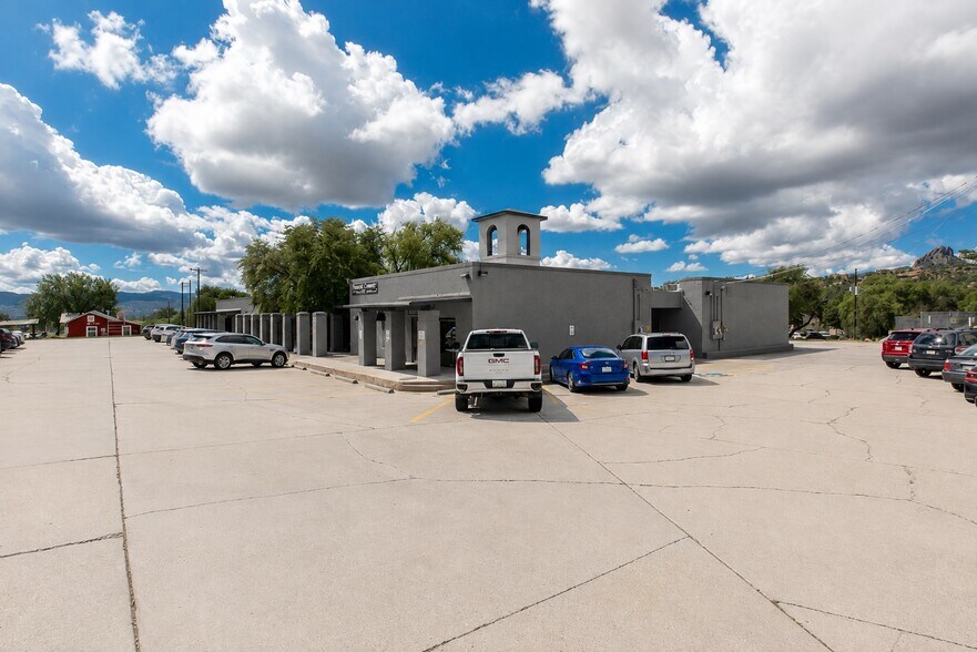 1555 W Iron Springs Rd, Prescott, AZ à louer - Photo du bâtiment - Image 2 de 21