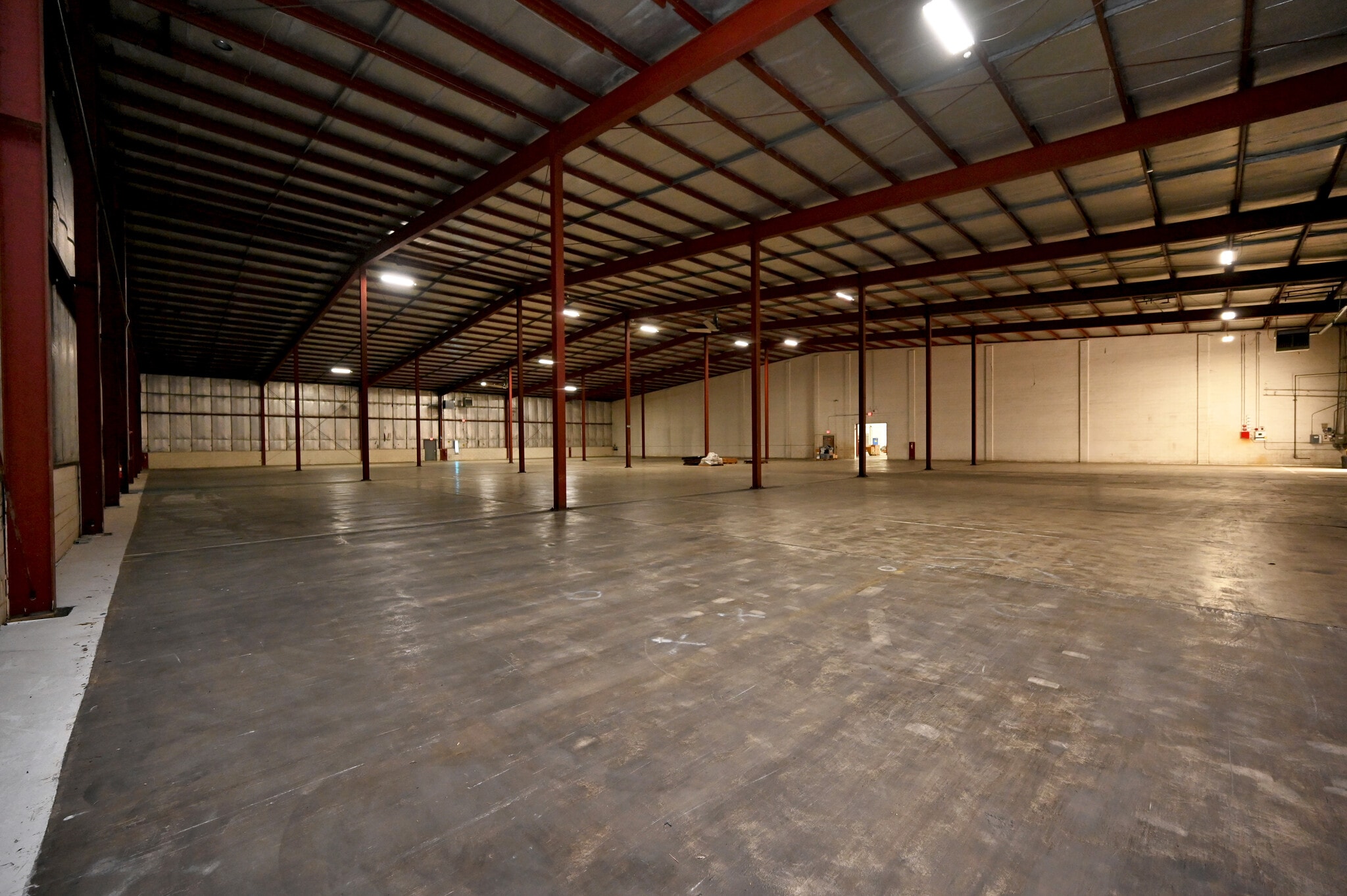 W395N5701 Frontier Rd, Oconomowoc, WI à louer Photo intérieure- Image 1 de 23