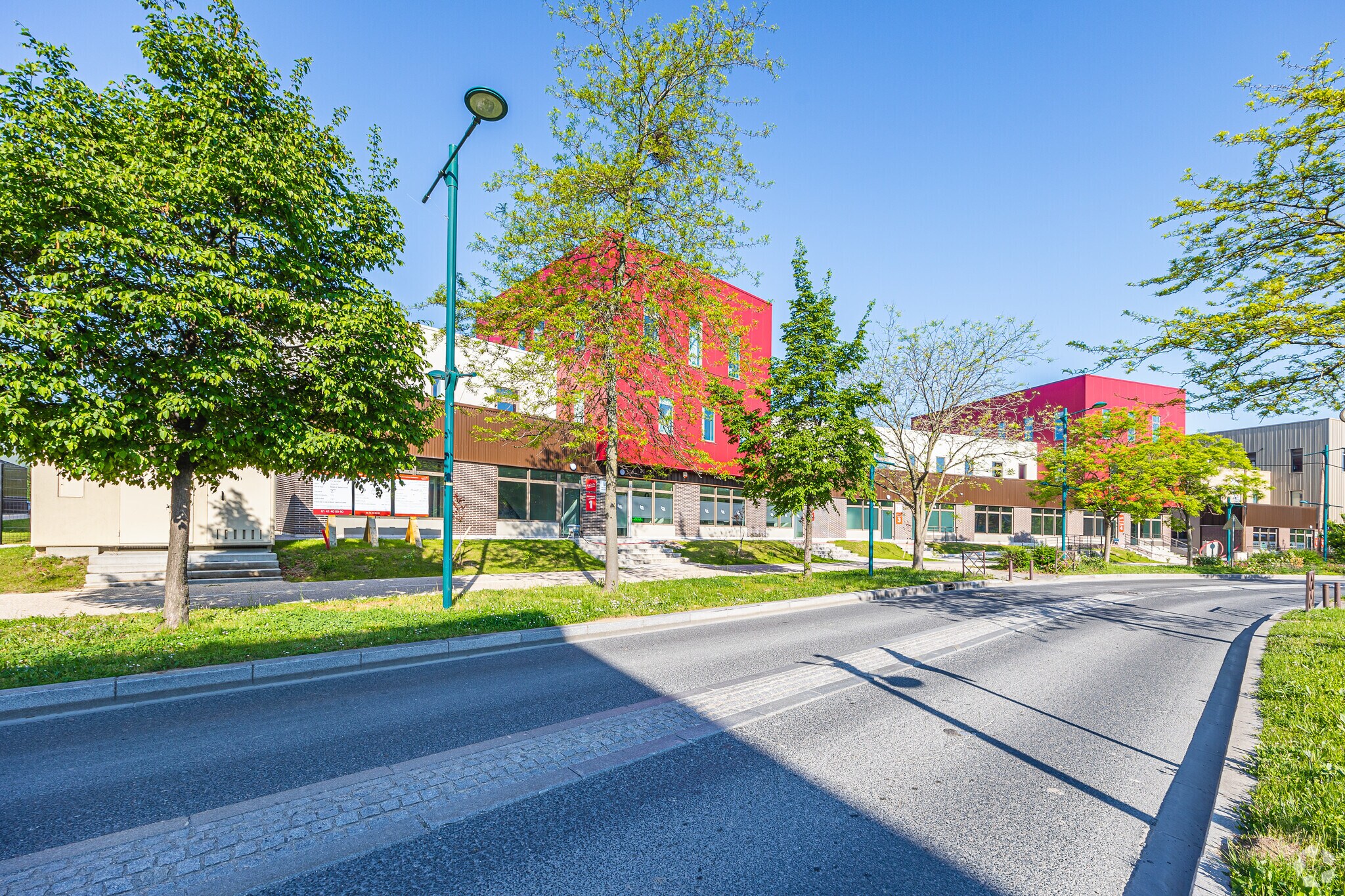 17 Avenue Des Louvresses, Gennevilliers for lease Primary Photo- Image 1 of 18