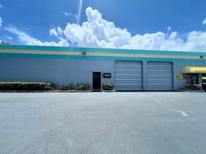 4990 SW 52nd St, Fort Lauderdale, FL à louer Photo du bâtiment- Image 1 de 7