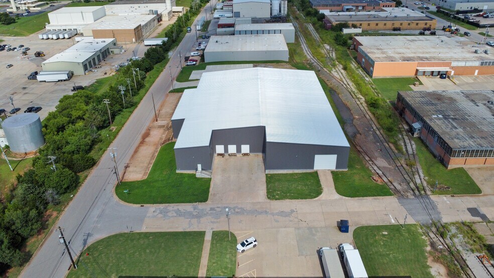200 NE 34th St, Oklahoma City, OK à louer - Photo du bâtiment - Image 2 de 7