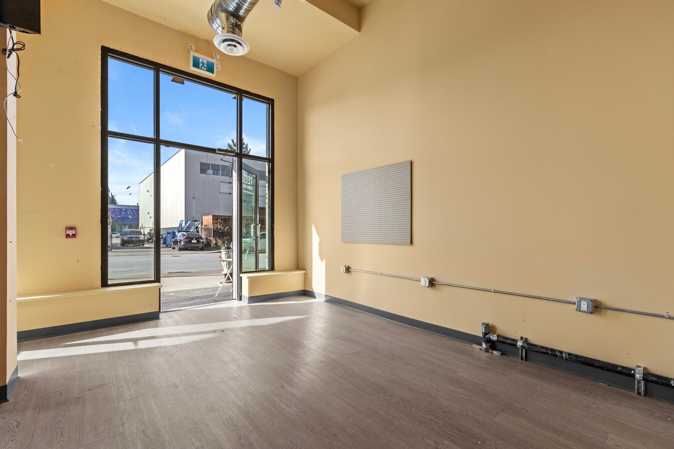 5355-5377 Lane St, Burnaby, BC V5H 2H4 - Unit 5337 - - Interior Photo - Image 2 of 13