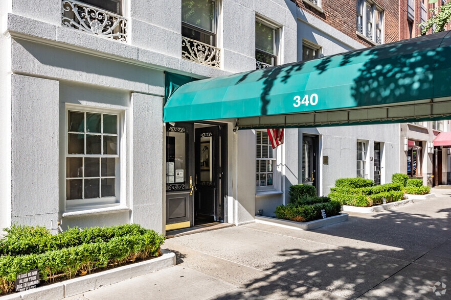 340 E 72nd St, New York, NY à vendre - Photo du bâtiment - Image 3 de 5
