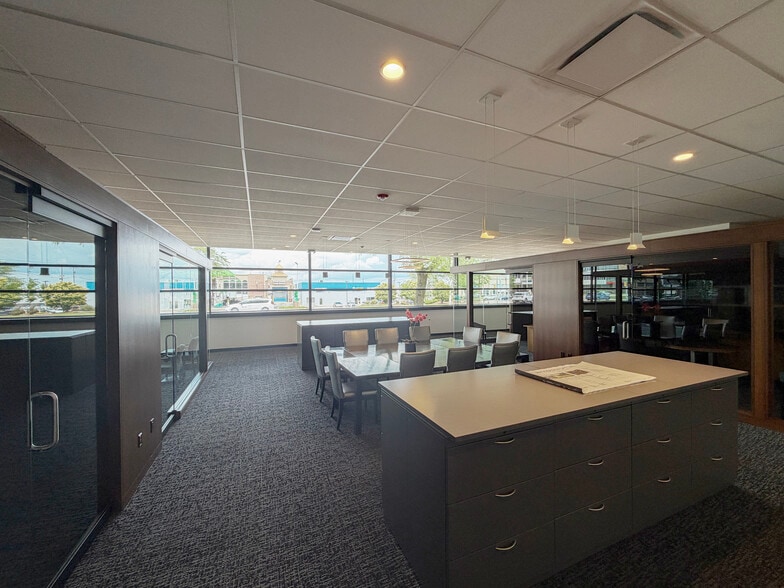 101 W Capitol Dr, Milwaukee, WI for sale - Building Photo - Image 2 of 17