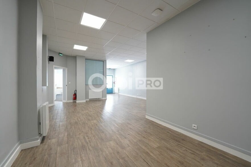 67 Ter Rue De Marseille, Lyon for sale - Interior Photo - Image 1 of 12