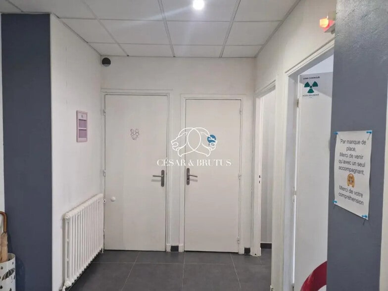 Office/Medical in Lyon for lease - Interior Photo - Image 3 of 6