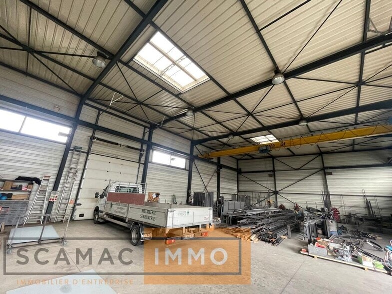 Industrial in Saint-Pierre-du-Perray for lease - Building Photo - Image 3 of 6