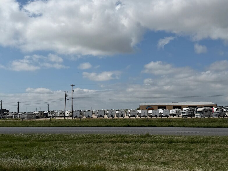 6458 E Interstate 20, Clyde, TX à louer - Photo du bâtiment - Image 3 de 9