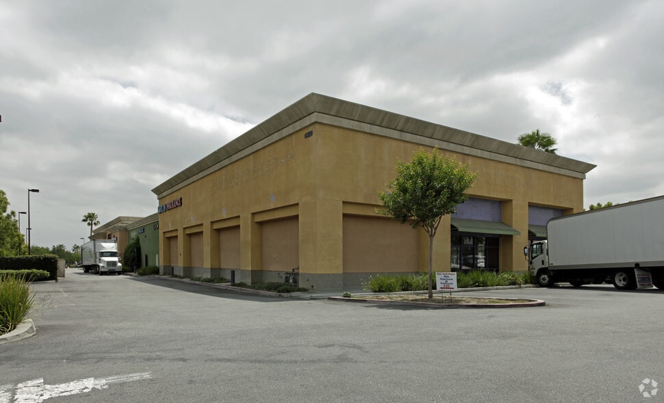 4310-4350 Mills Cir, Ontario, CA à louer - Photo du bâtiment - Image 2 de 8