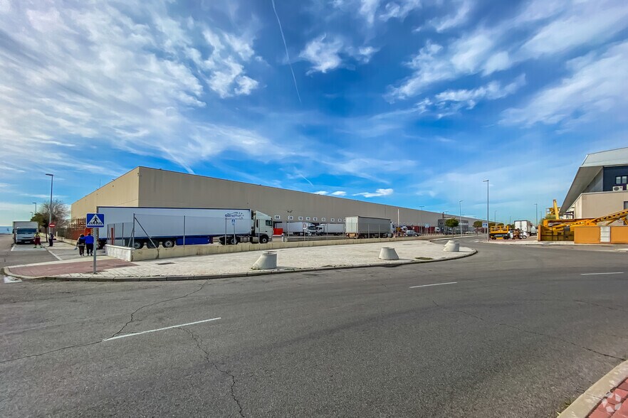 Industrial in Camarma de Esteruelas, Madrid for lease - Primary Photo - Image 1 of 13