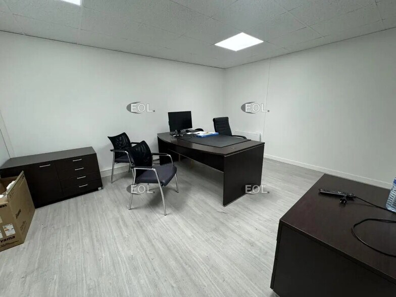 Flex in Saint-Germain-lès-Arpajon for lease - Interior Photo - Image 3 of 6