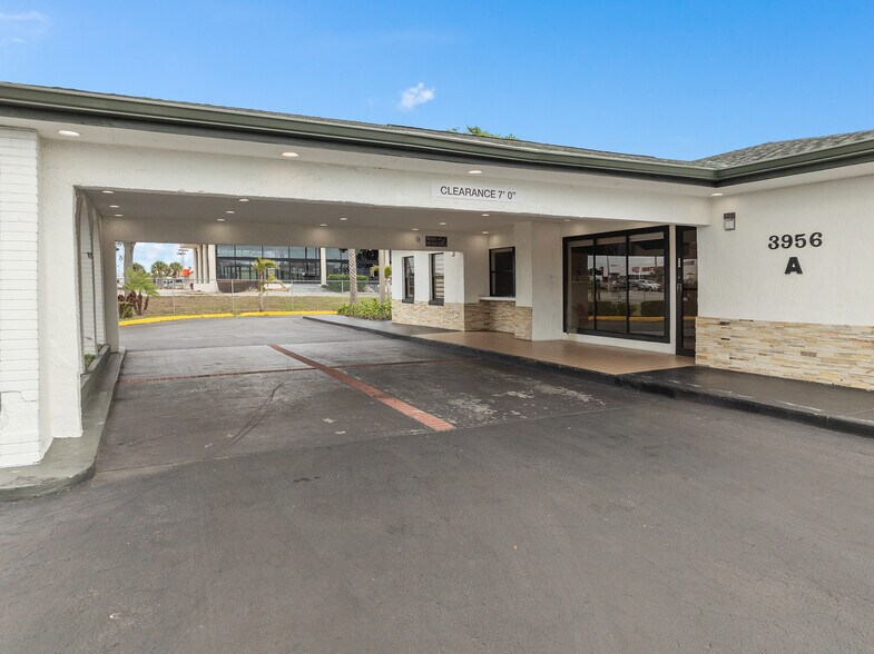 3956 W Colonial Dr, Orlando, FL à vendre - Photo du bâtiment - Image 2 de 57