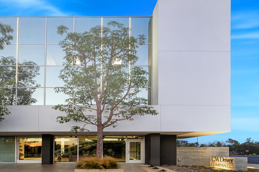 2190 Towne Centre Pl, Anaheim, CA for sale - Building Photo - Image 3 of 14