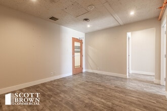 101 S Locust St, Denton, TX à louer Photo intérieure- Image 2 de 4