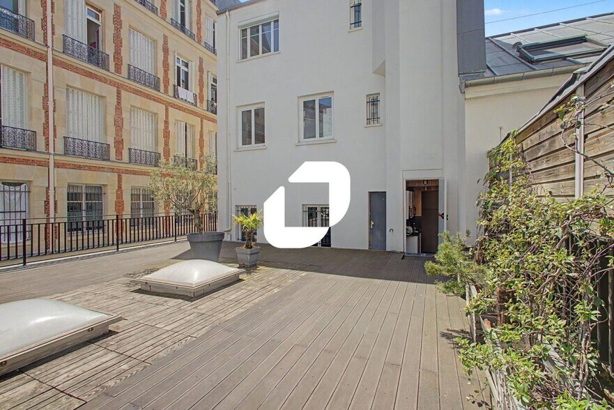 28 Rue Des Petits Hôtels, Paris à louer - Photo du bâtiment - Image 2 de 23