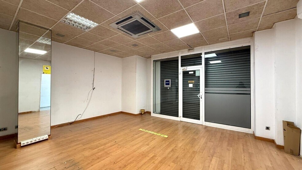 Bureau/Commerce de détail dans Badalona, Barcelona à louer - Photo du bâtiment - Image 2 de 3