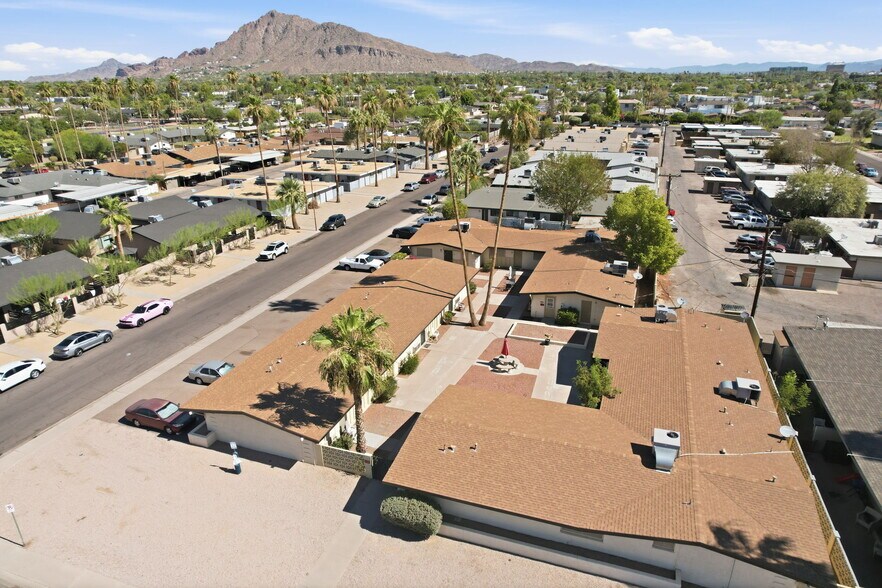 Scottsdale Income Restricted Portfolio portefeuille de 2 propriétés à vendre sur LoopNet.ca - Photo du bâtiment - Image 2 de 7