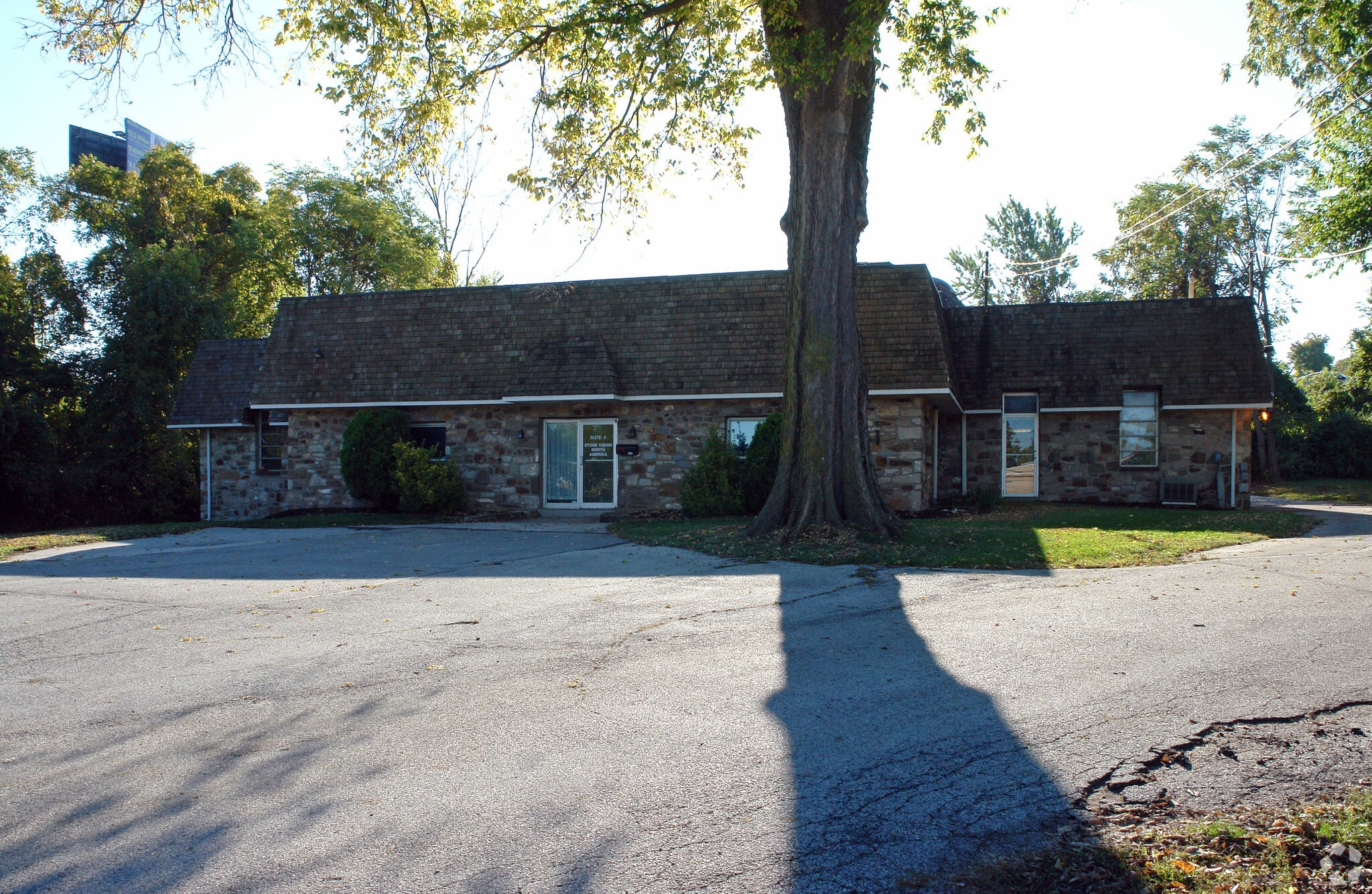 241 King Manor Dr, King Of Prussia, PA for lease Primary Photo- Image 1 of 9